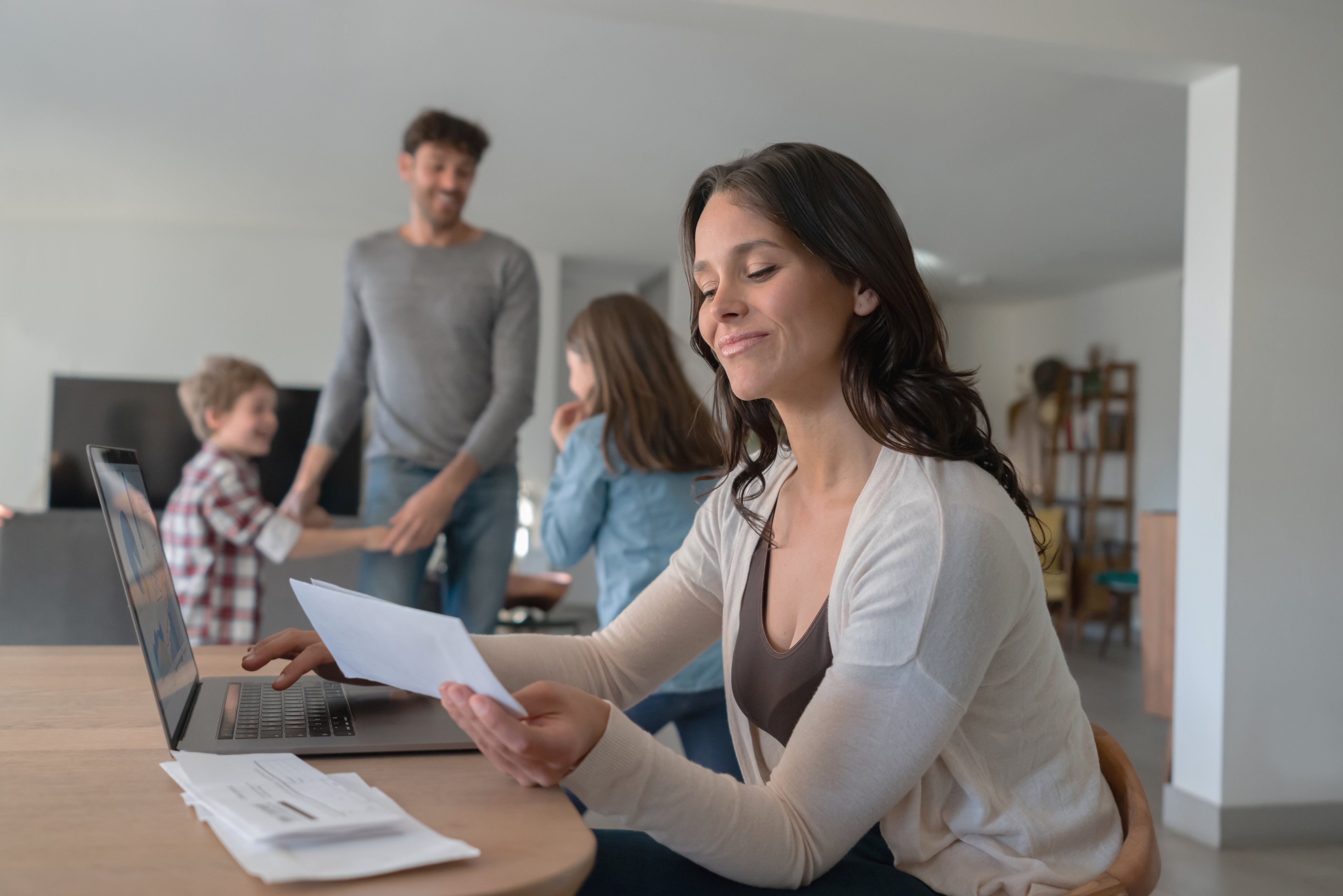 A family receiving support from the Edstart team